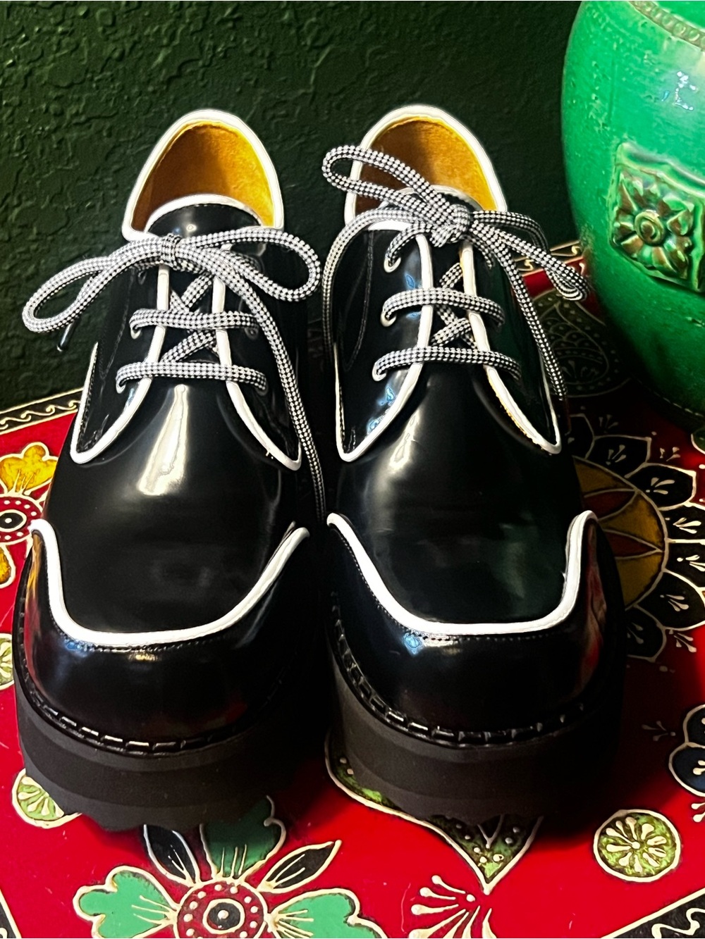 NIB John Fluevog YRSA Black/White Gloss Leather Platform Shoe Women’s 9.5 fits 9